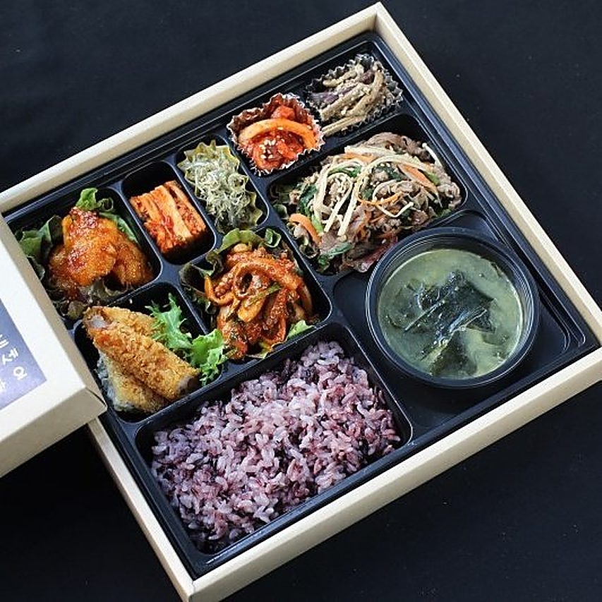 Four-compartment Korean bento with rice and side dishes