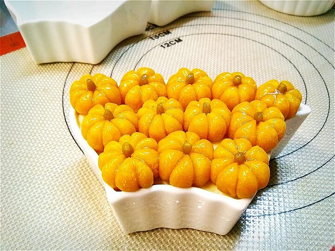 Rice cakes shaped as yellow persimmons