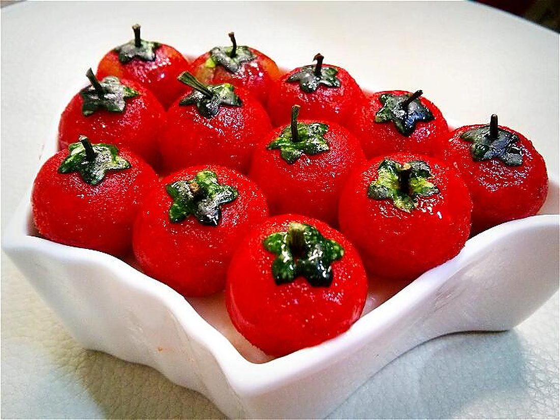 Rice cakes shaped as red tomatoes